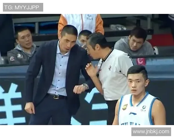 上海篮球队技术争议引发热议球迷与专家各抒己见探讨战术与裁判判罚