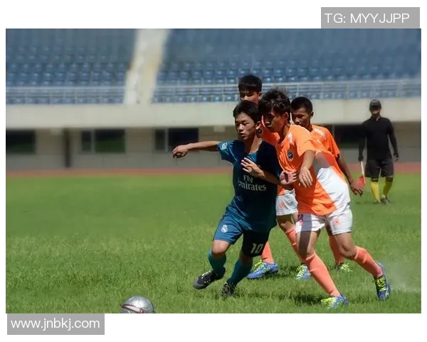 淀山湖足球:激情与梦想交汇的绿茵场上演绎青春的无限可能 淀山湖足球:激情与梦想交汇的绿茵场上演绎青春的无限可能